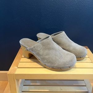 American eagle suede clogs. Size 8